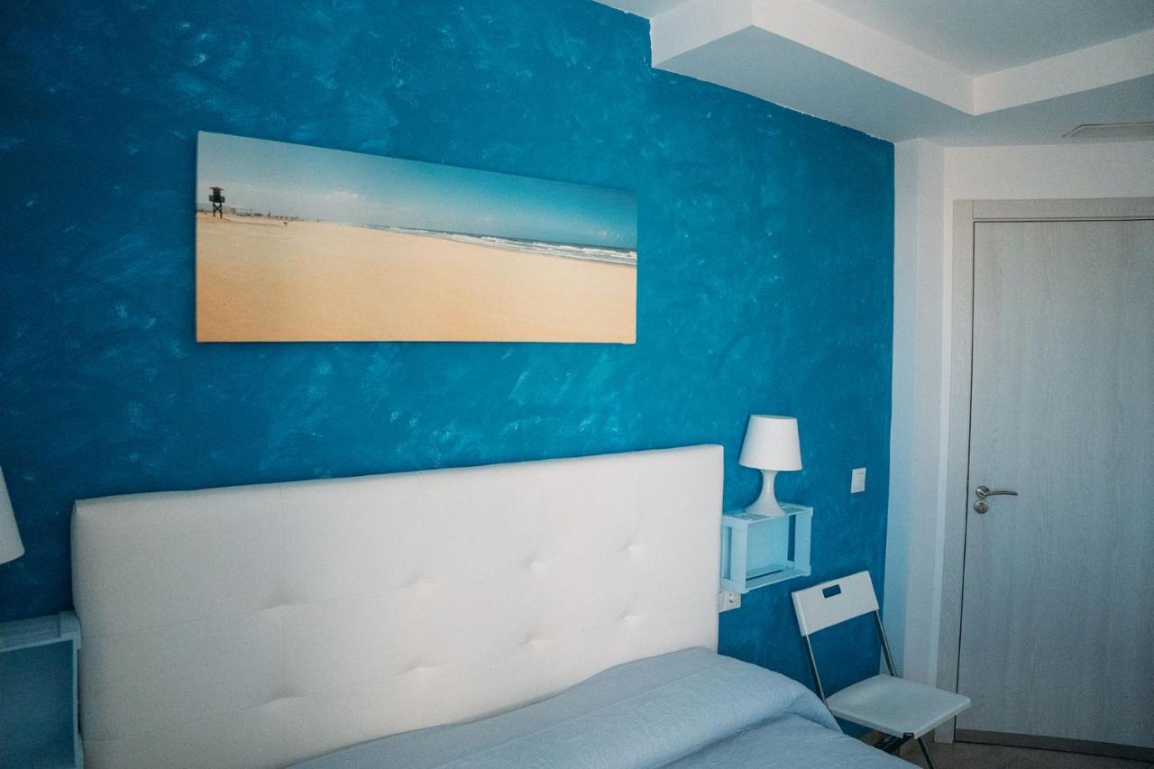 Hostal Brisas De Conil 科尼尔-德拉弗龙特拉 外观 照片
